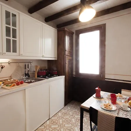 Q Flats Apartment *